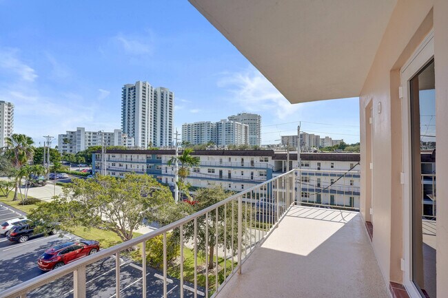 Building Photo - 1481 S Ocean Blvd