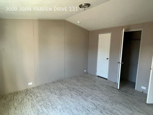 Building Photo - 3000 John Harden Dr
