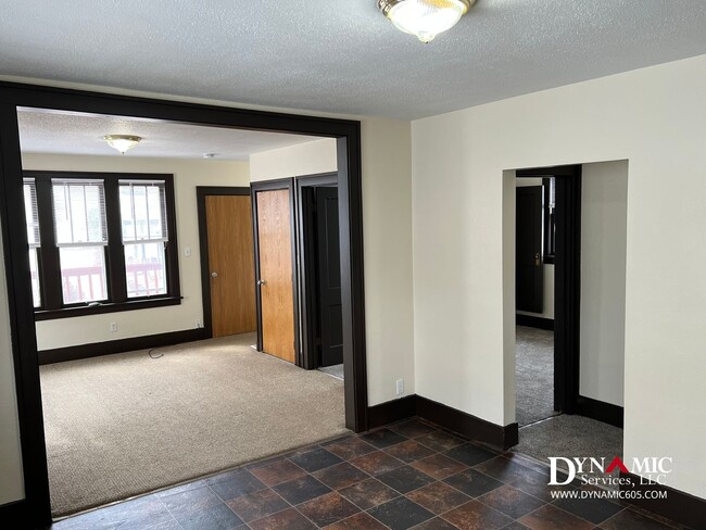 Building Photo - Upper Level 2 Bedroom, 1 Bathroom Duplex - Tenant Pays ALL Utilities