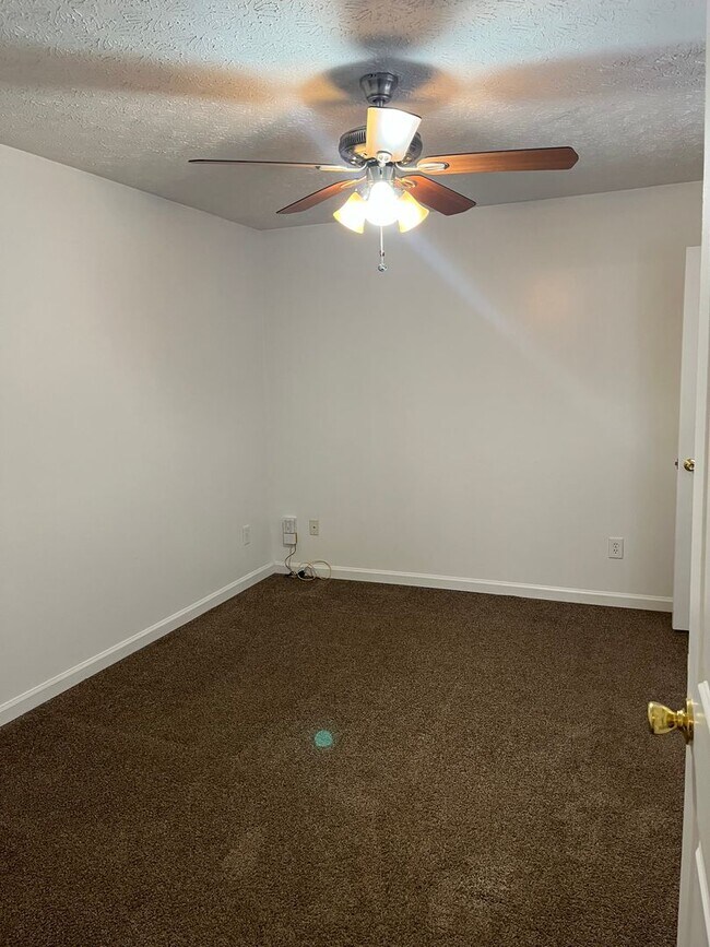 Building Photo - 5409 Sugarmill Dr