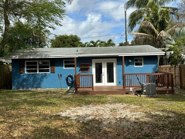Building Photo - 1424 SW 9th St