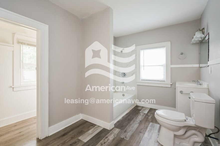 Building Photo - 522 E 3rd St