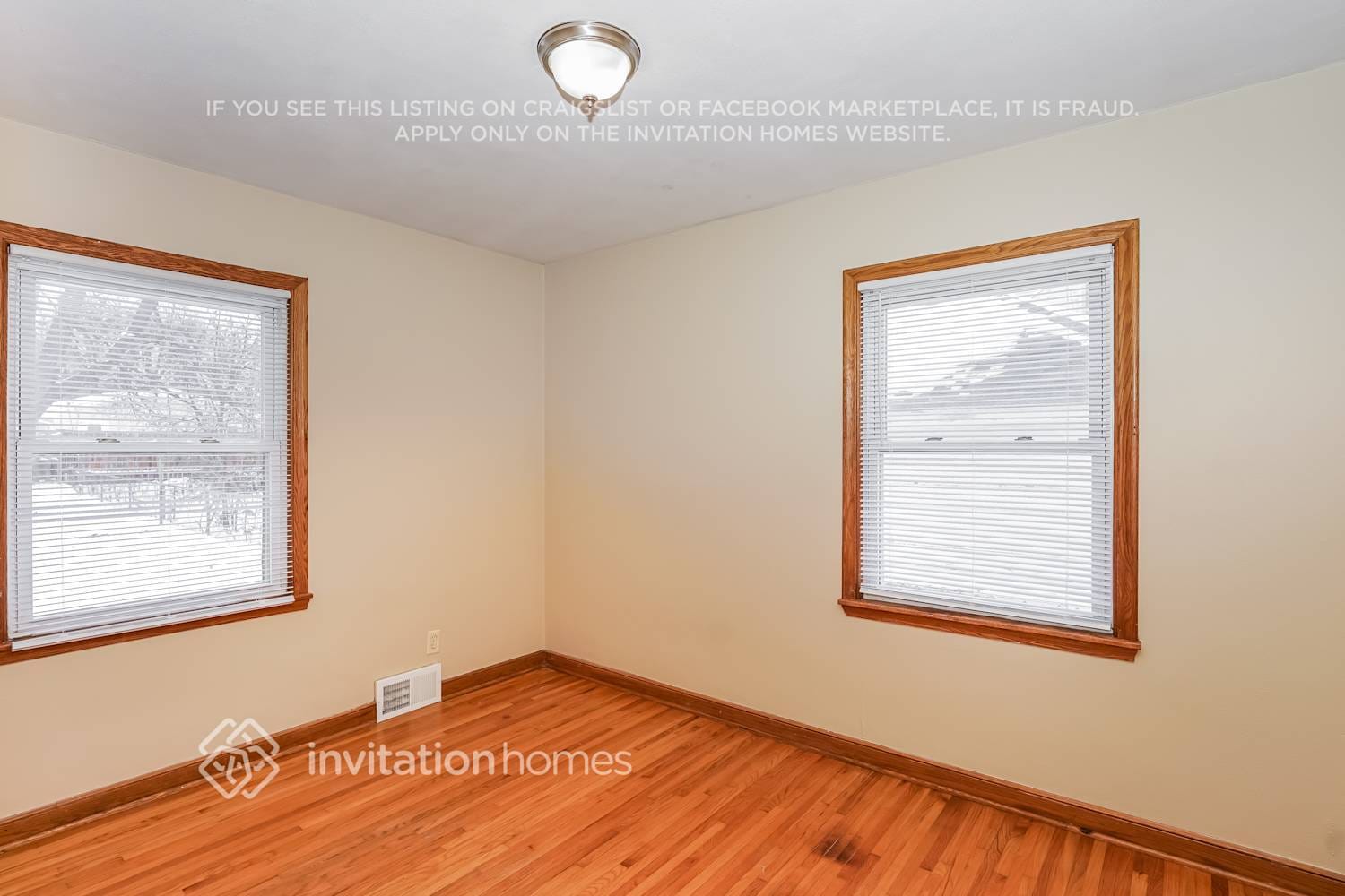 Building Photo - 1160 Kennard St N