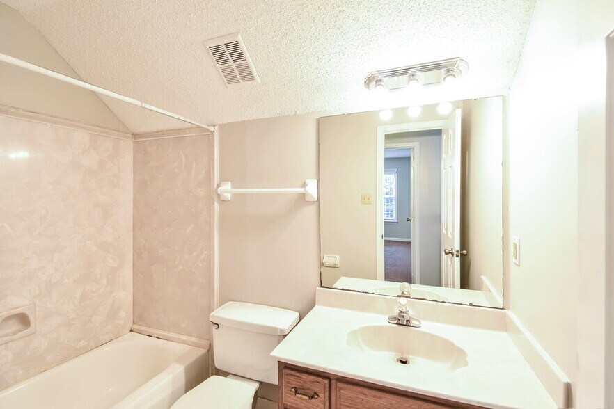 Building Photo - 7490 Overcreek Ln