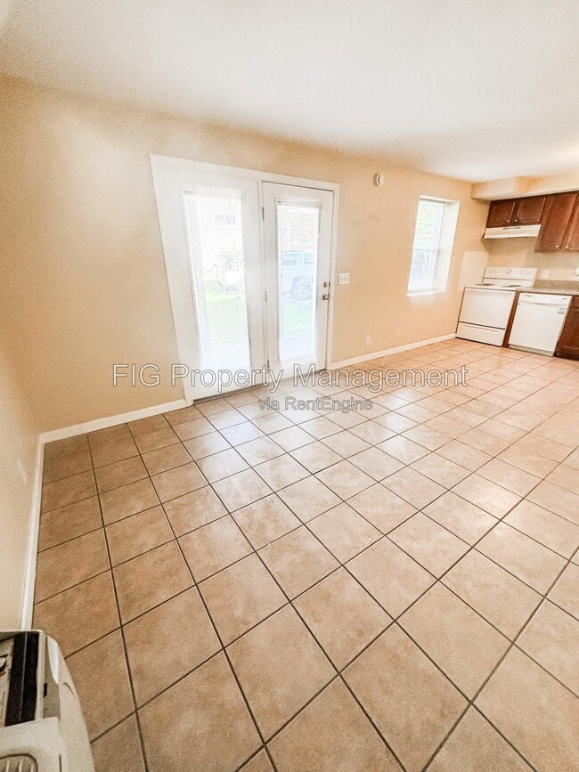 Building Photo - 924 Chadwick Dr