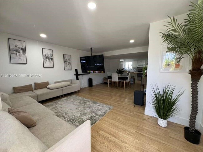 Building Photo - 1480 NE 151st St