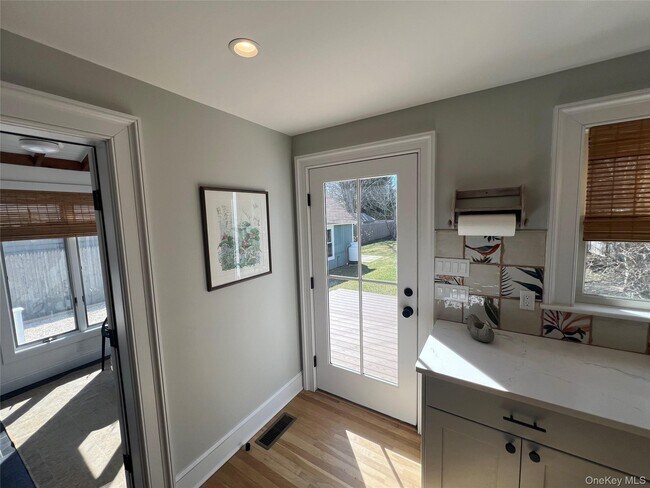 Building Photo - 237 6th St