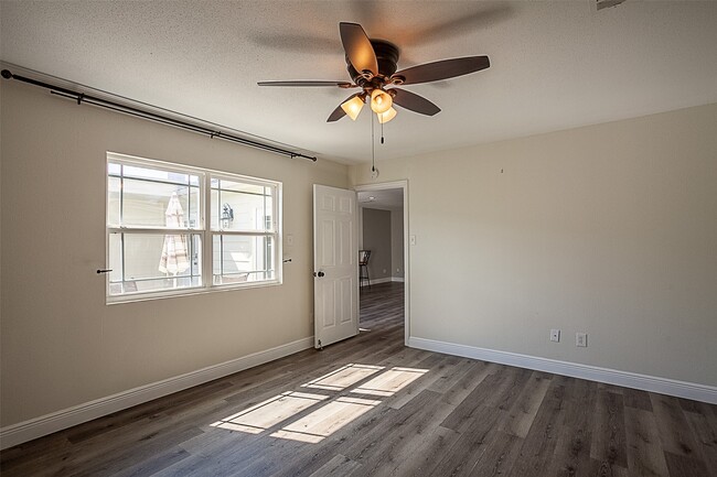 Building Photo - 1171 Park Meadow Dr