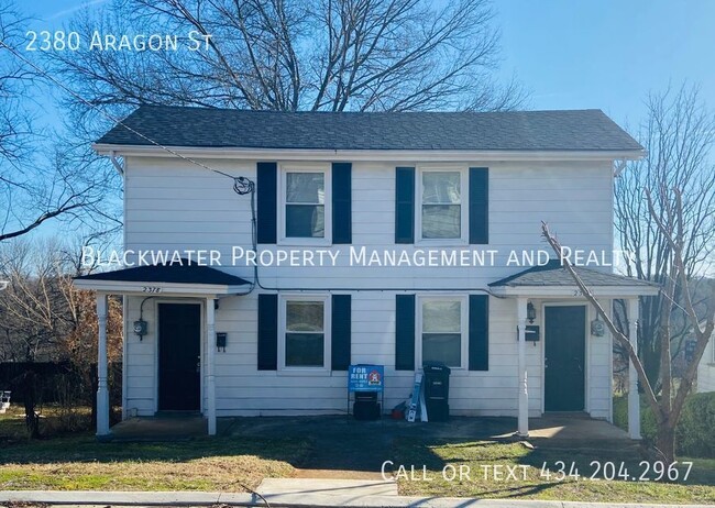 Building Photo - One Bedroom One Bath Duplex