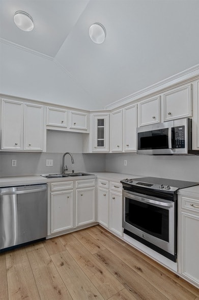 Building Photo - 1435 Williamsburg Dr