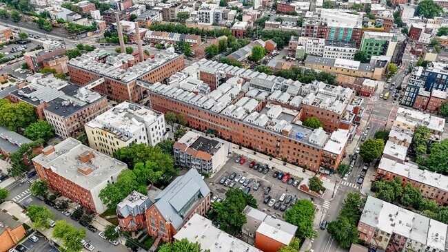Building Photo - 187 Wayne St