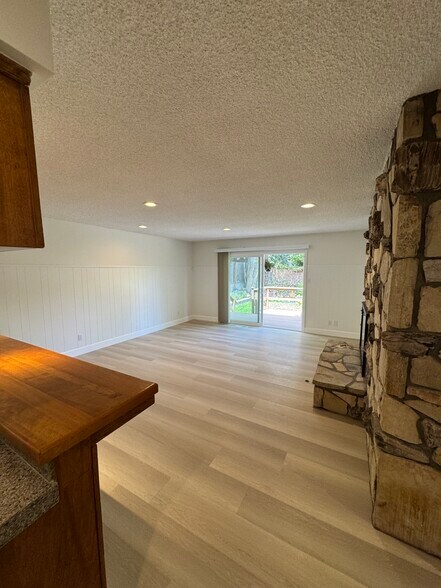 Living room - 304 N Meadows Ave