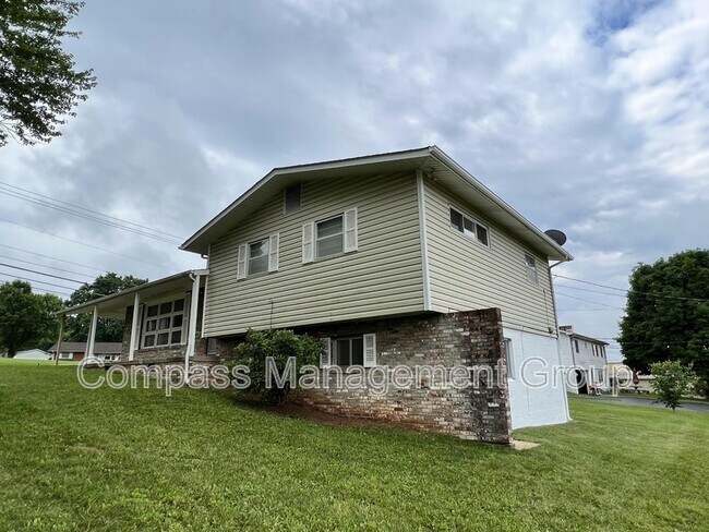 Building Photo - 101 Londonderry Rd