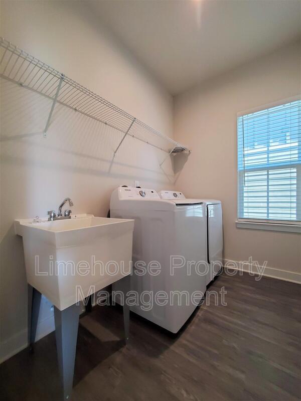 Building Photo - 946 Gabion Wy