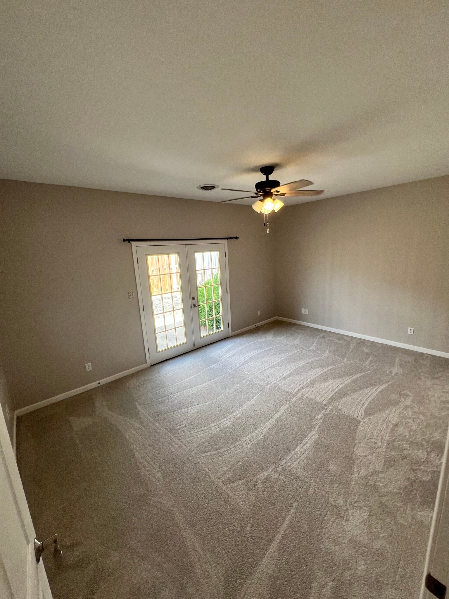 Building Photo - 1032 Villa Ct