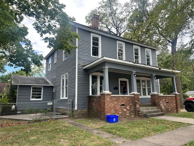 Building Photo - 311 W Elm St