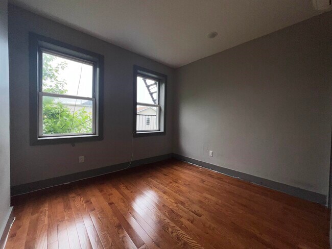 Building Photo - 39 Van Wagenen Ave
