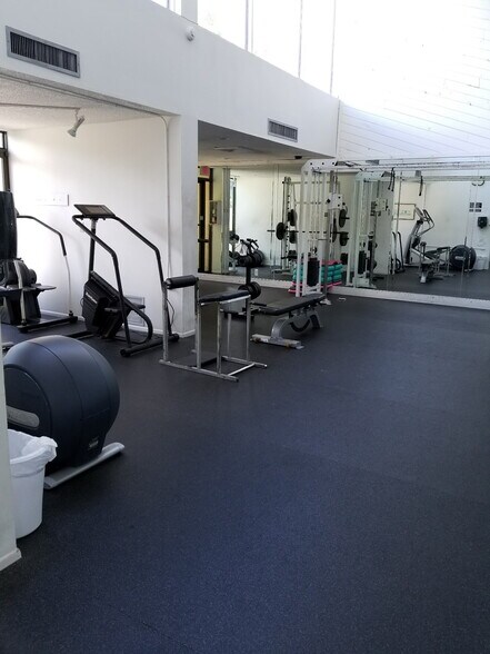 Building Photo - 2222 N Cypress Bend Dr