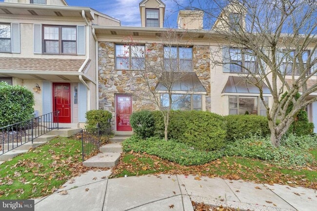 Primary Photo - 10 Liberte Ln