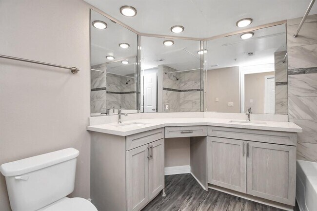 Building Photo - 3225 Woodland Park Dr
