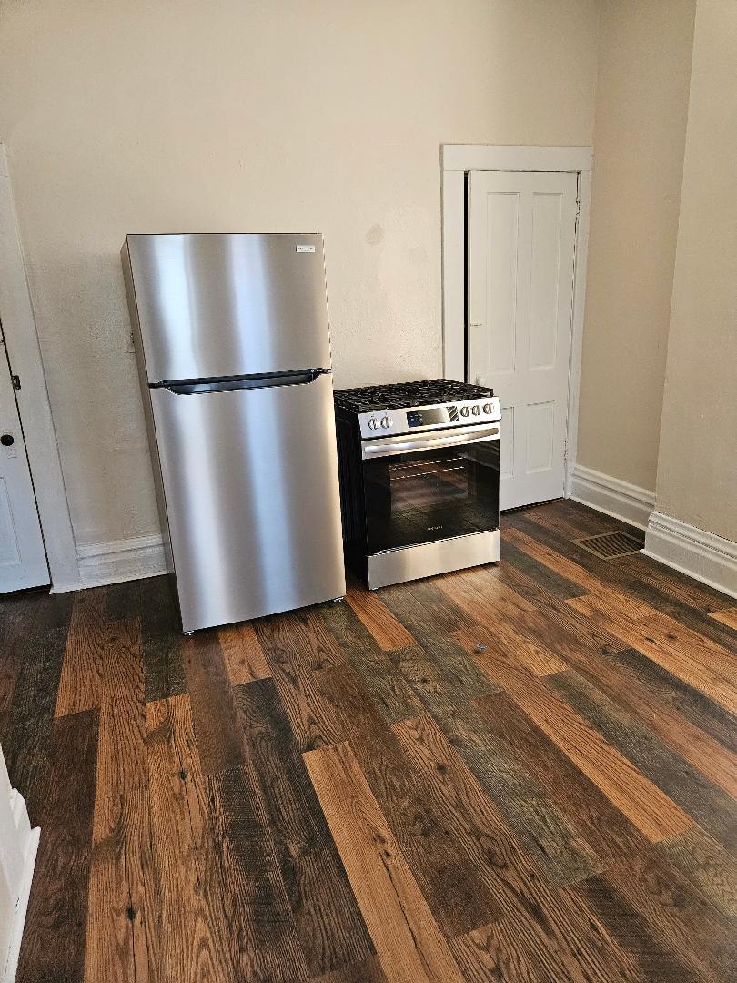 kitchen - 120 W 5th Ave