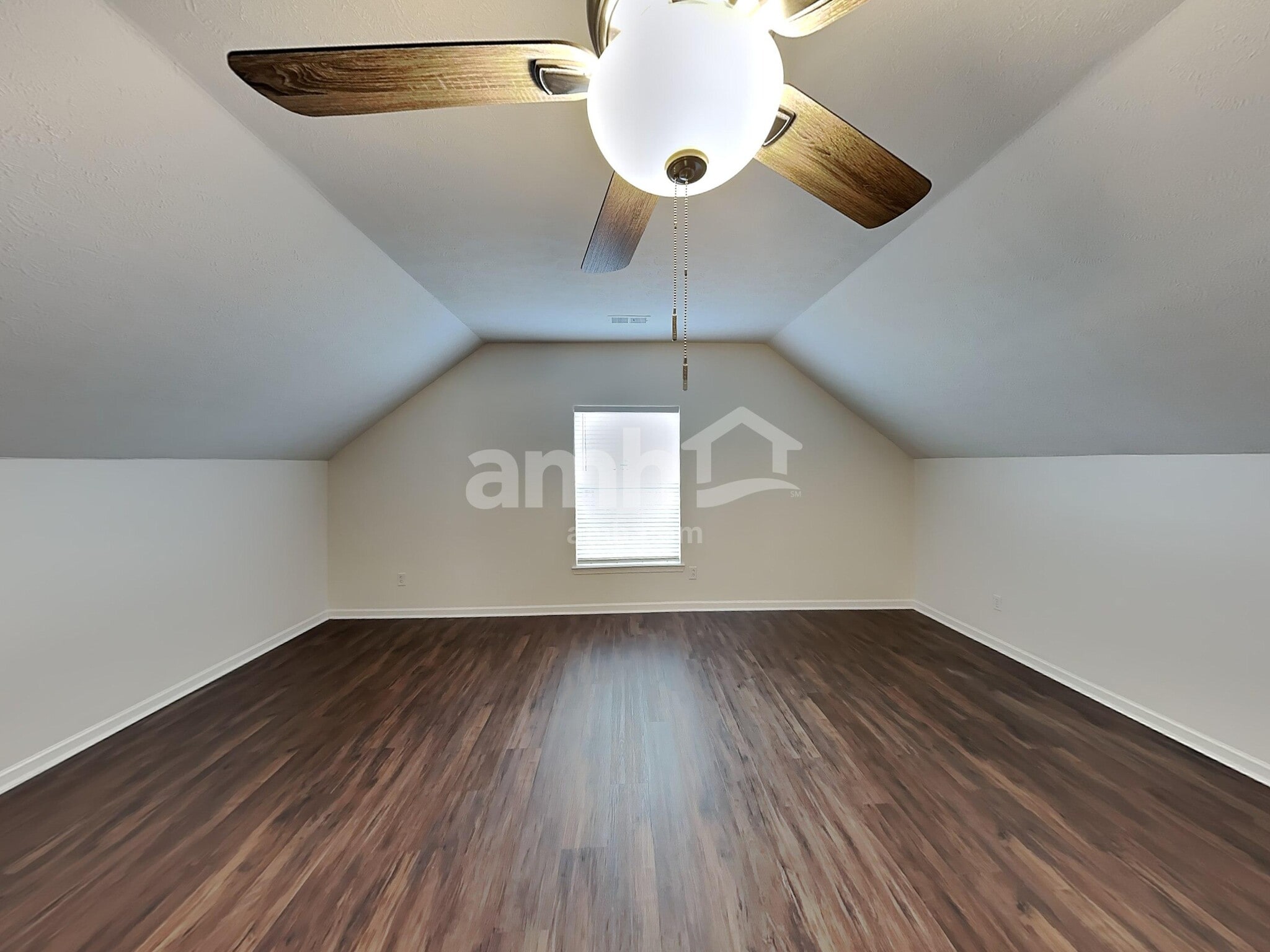 Building Photo - 419 Creekside Ln