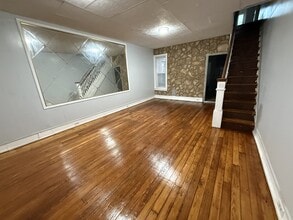 Building Photo - 1006 Spruce St