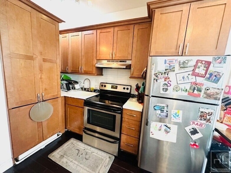 Building Photo - Gorgeous 1 Bedroom in Hamilton Heights! La...