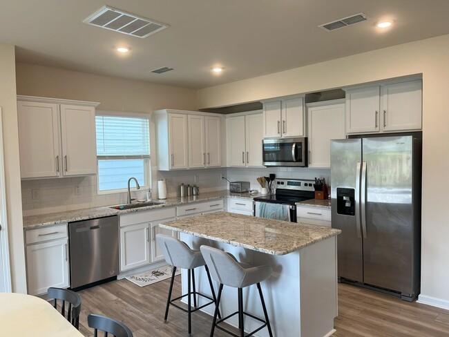 Building Photo - GREAT 3 bedroom 2.5 bath HOME IN WENDELL!