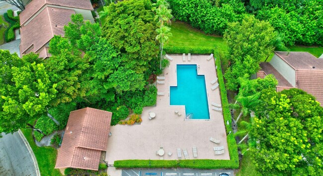 Building Photo - 5520 Coach House Cir