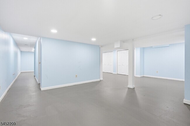 Building Photo - 9 Stirrup Way