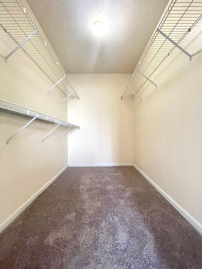 Building Photo - 2B/2B Unfurnished Condo near Beach in the Heart of Destin!