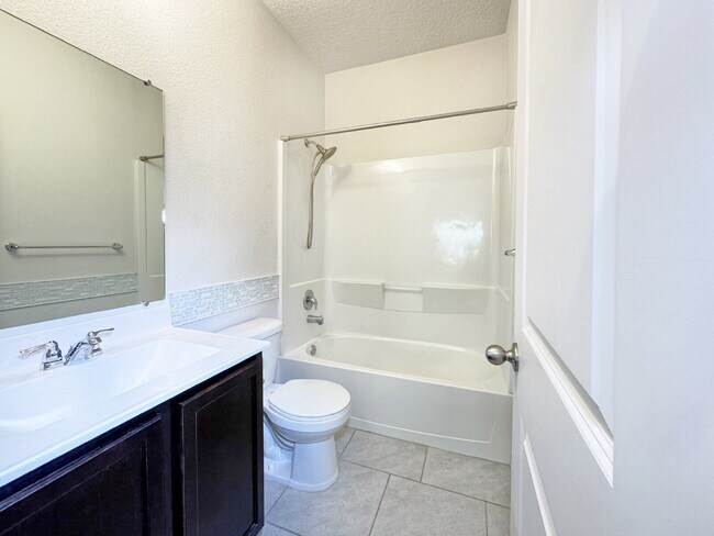 Building Photo - Newer home in Solcito Subdivision in Cente...
