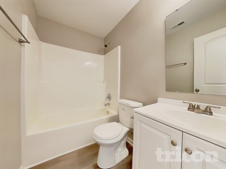 Building Photo - 943 Farmington Trail