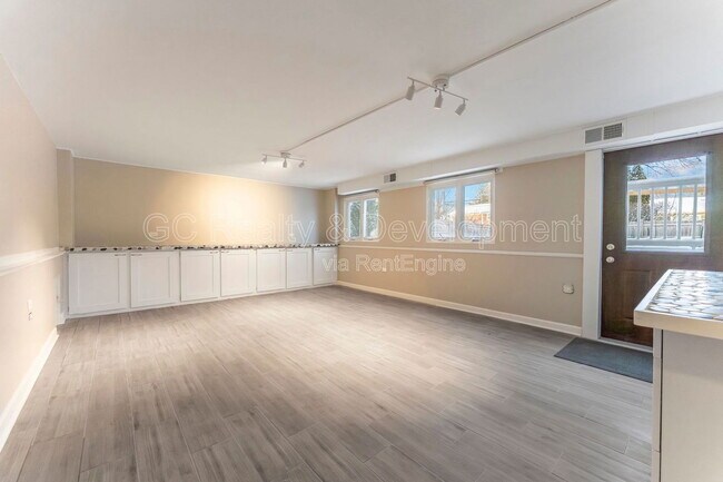 Building Photo - 810 W Dresser Dr