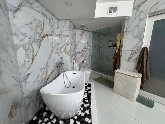 Building Photo - 19195 Mystic Pointe Dr