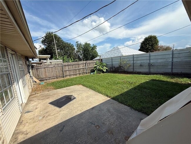 Building Photo - 324 Chinchilla Dr