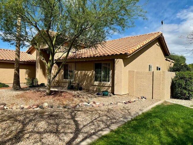 Building Photo - Welcome to this stunning 4 bedroom, 2 bath...