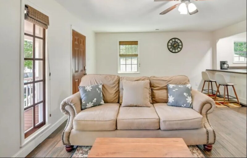 Building Photo - 1625 Front St