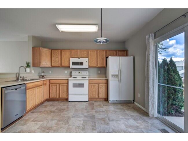 Building Photo - Single Family Home