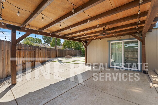 Building Photo - 1107 Meadow Rd