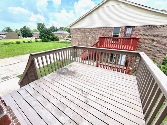 Building Photo - 4425 Bonnell Dr NW