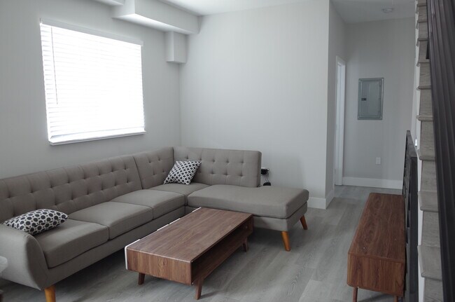 Building Photo - 5401 Carlin St