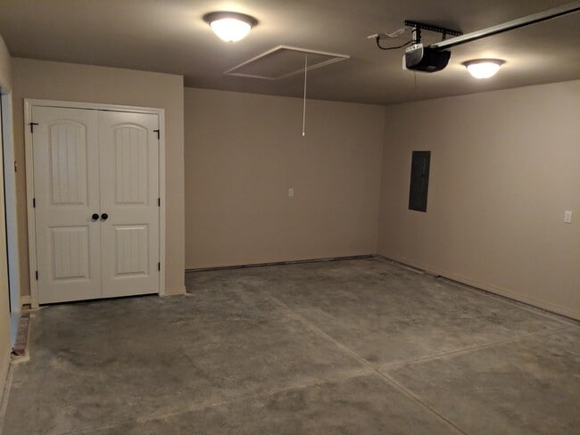 Building Photo - Check out this home in Russellville, AR