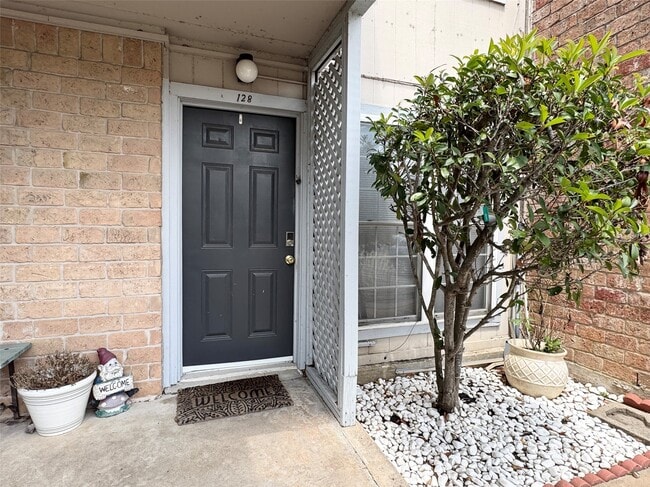 Building Photo - 5550 N Braeswood Blvd