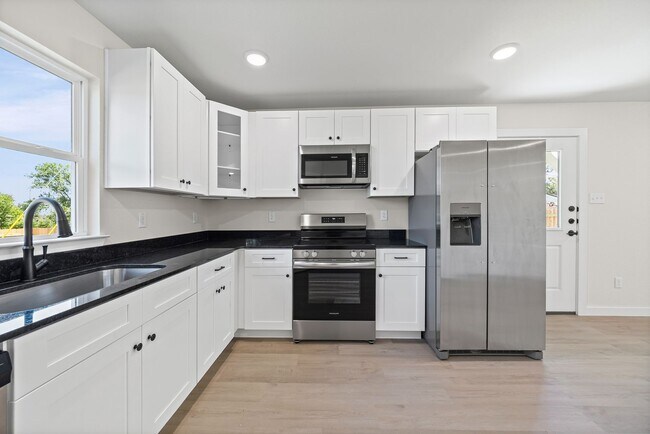 Building Photo - Brand New, Modern, and Ready for You in Temple, TX!