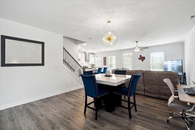 Building Photo - 208 Laydon Way