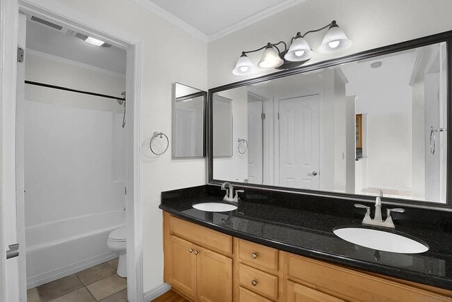 Building Photo - 3030 Suncrest Dr
