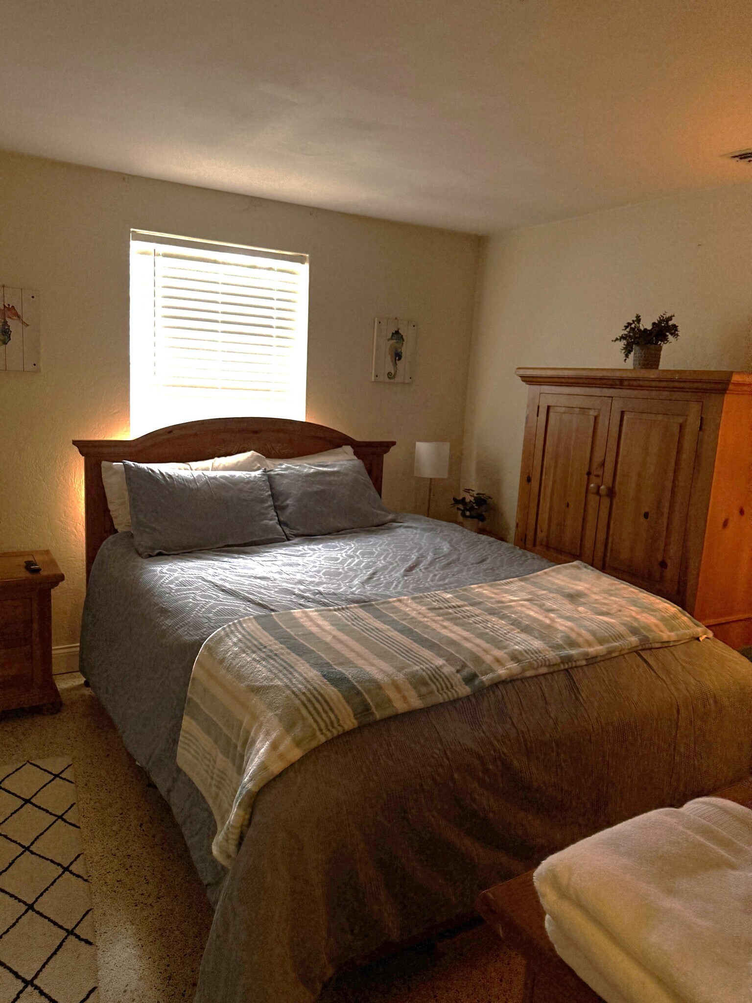 Building Photo - 108 Lantana Ave