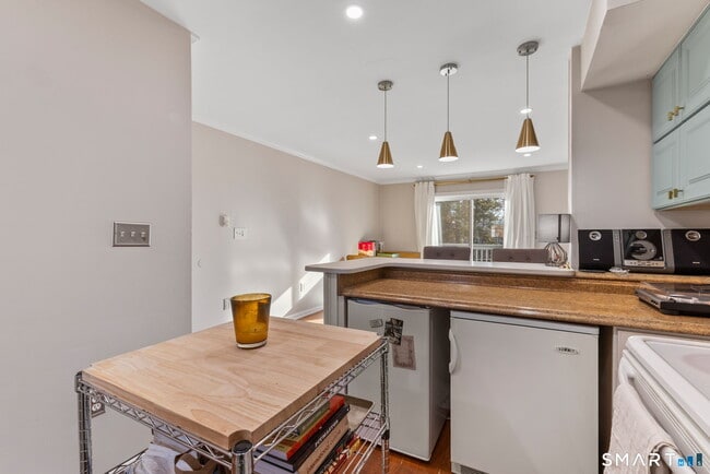 Building Photo - 133 Main St